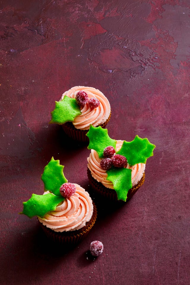 holly cupcakes