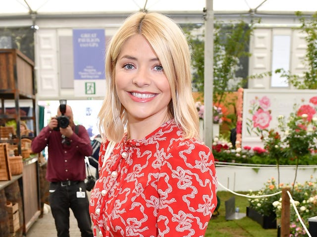 holly willoughby gingham skirt spring trend
