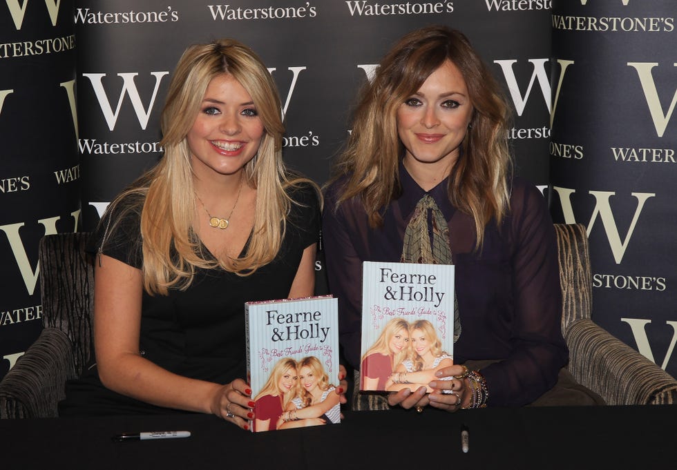 holly willoughby and fearne cotton book signing   photocall