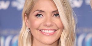 holly willoughby glossier mascara