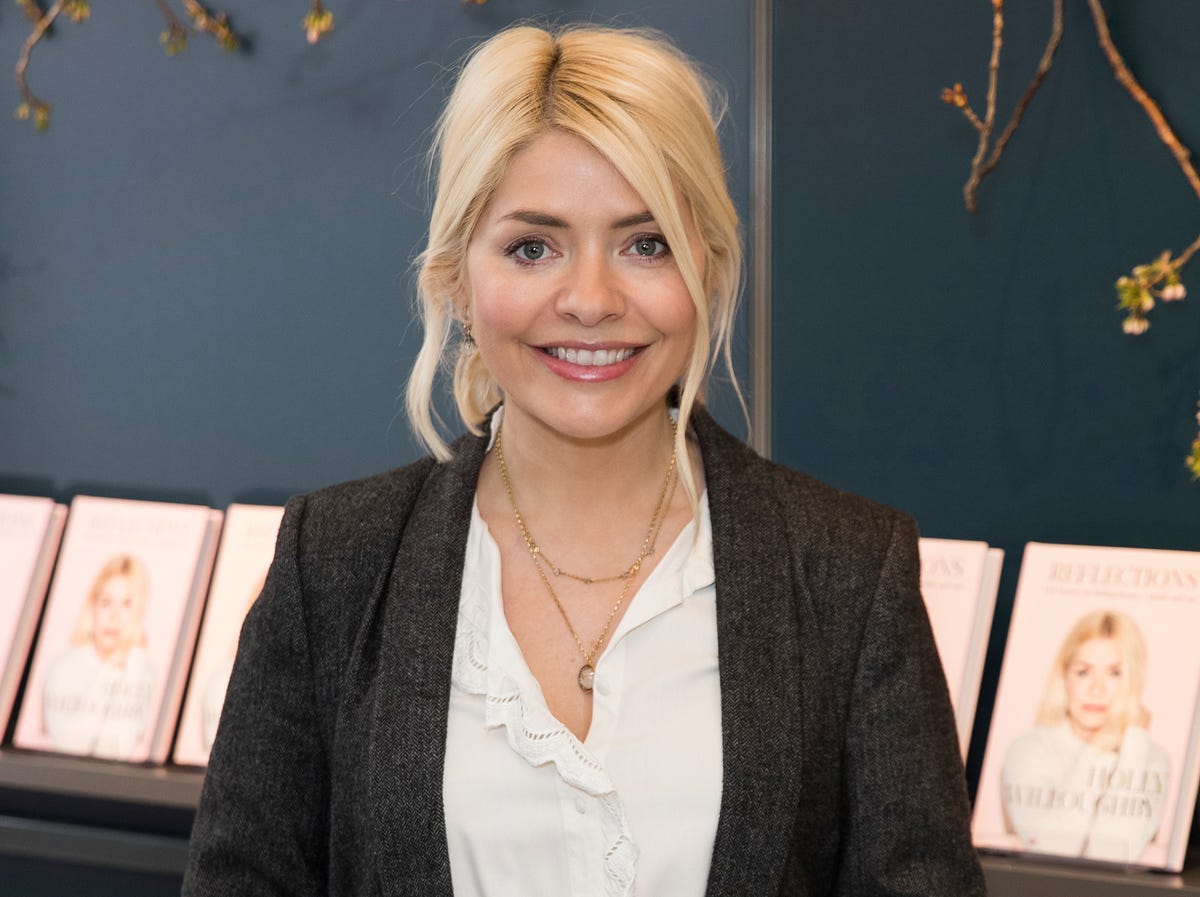 Holly Willoughby wears the perfect statement blouse from M&S' new ...