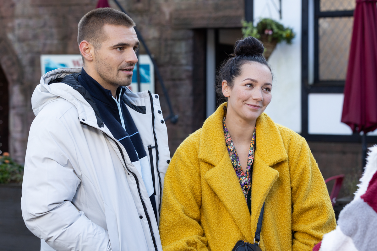 Hollyoaks spoilers - Cleo receives a shocking phone call