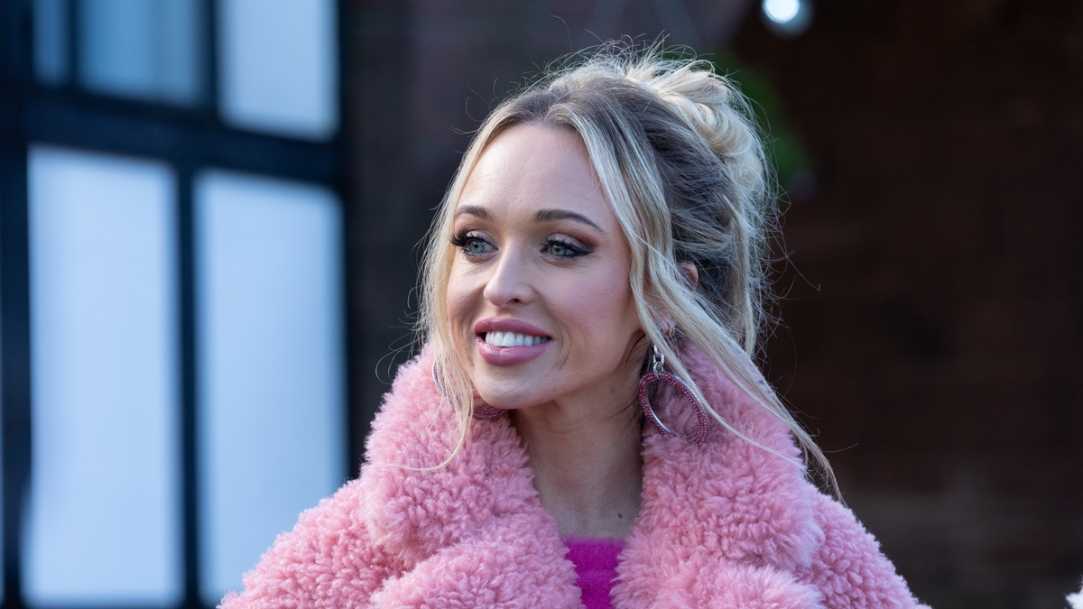 preview for Hollyoaks Soap Scoop! Robbie Roscoe returns