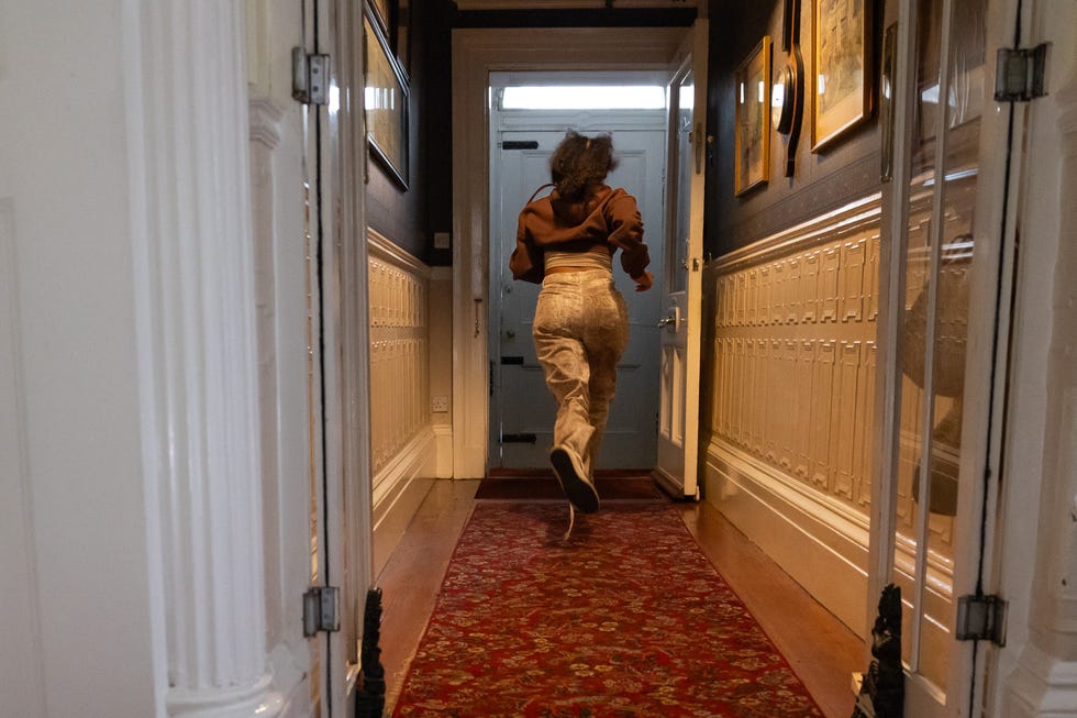 vicky grant runs away in hollyoaks