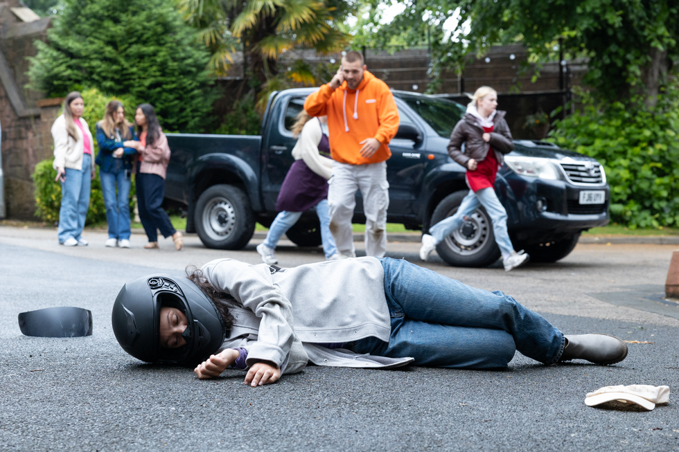 Embargo 03.09.2024 Abe Fielding and Cleo McQueen in Hollyoaks