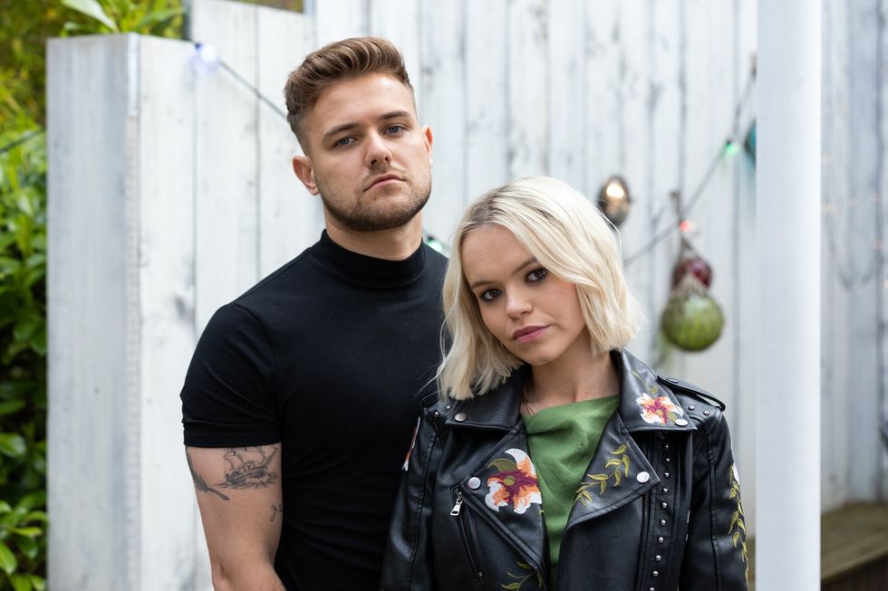 Ethan Williams und Dilly Harcourt in Hollyoaks