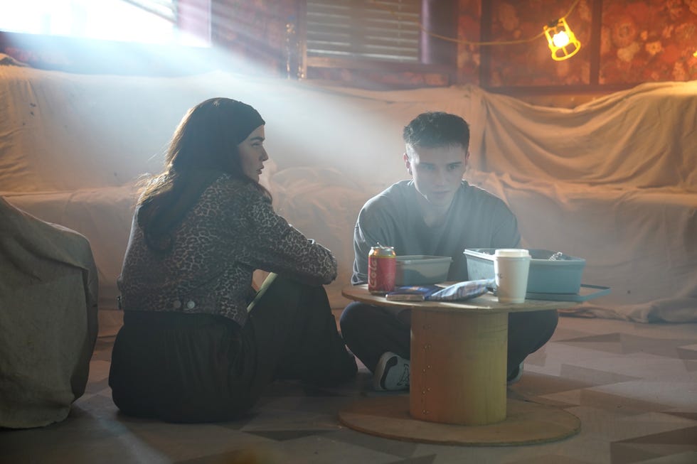 mercedes mcqueen và bobby costello trong hollyoaks