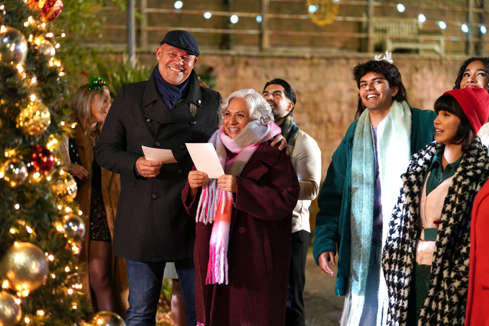 the villagers sing carols in hollyoaks