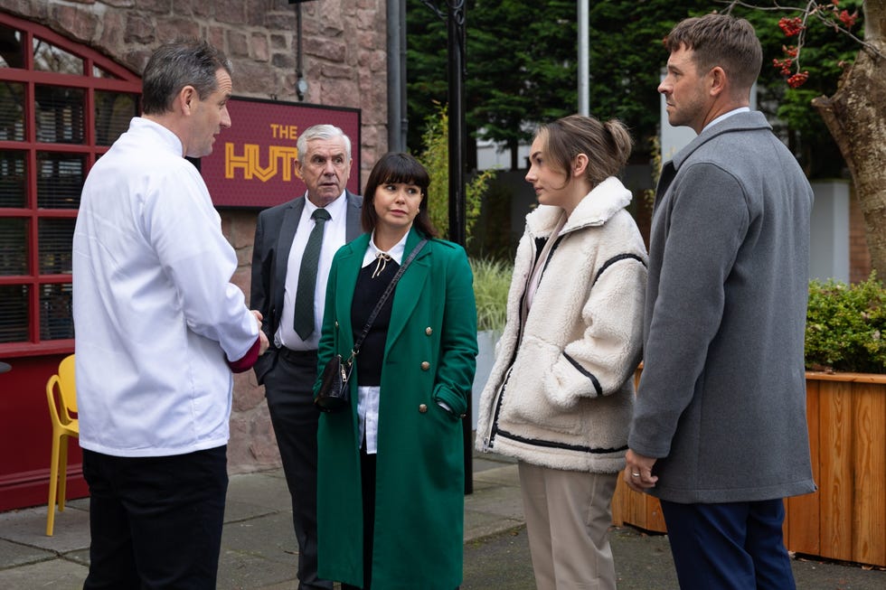 tony hutchinson, jack osborne, nancy osborne, frankie osborne and darren osborne in hollyoaks