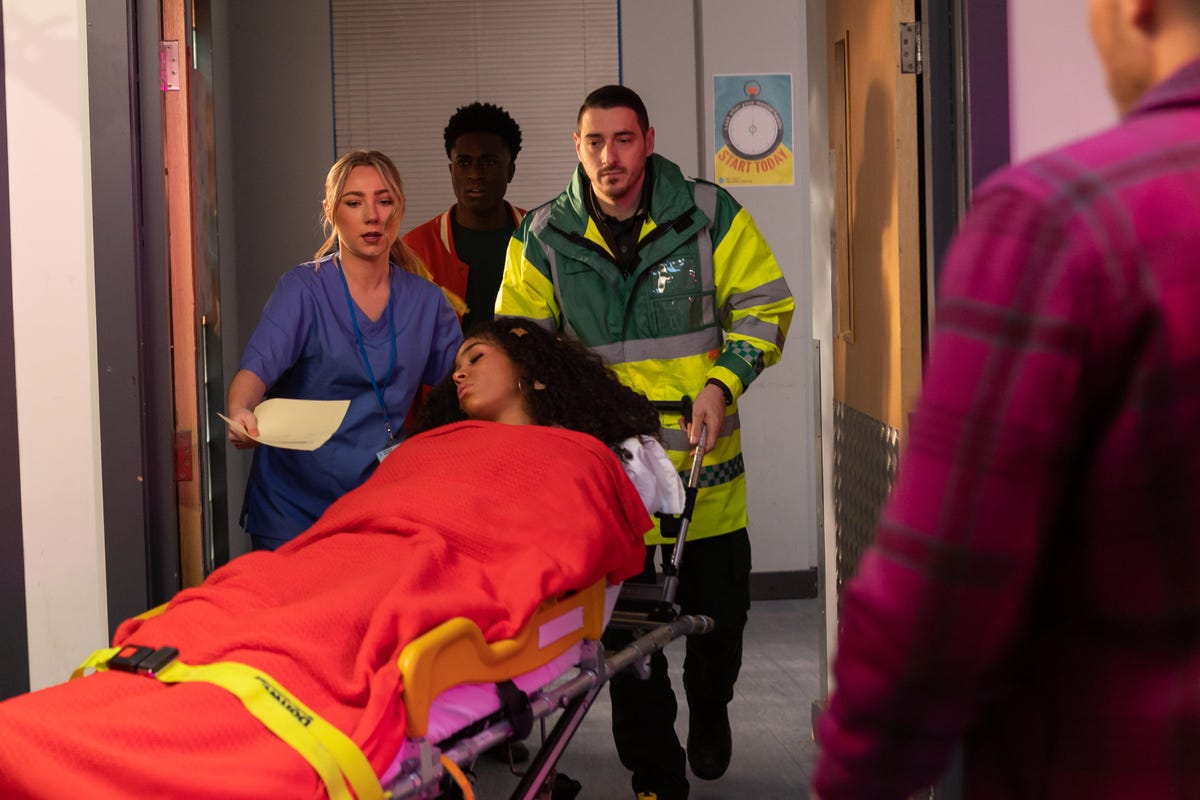 Hollyoaks Spoilers Vicky Is Rushed To Hospital