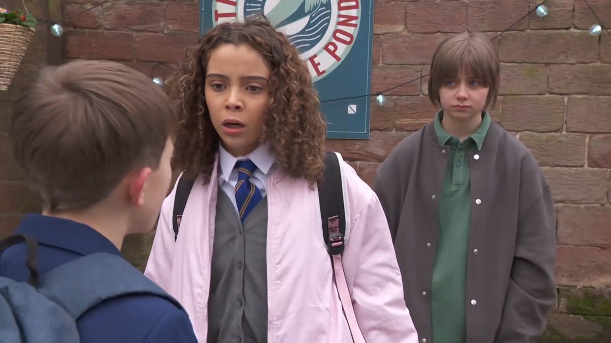 preview for Hollyoaks Soap Scoop - Ro hits rock bottom