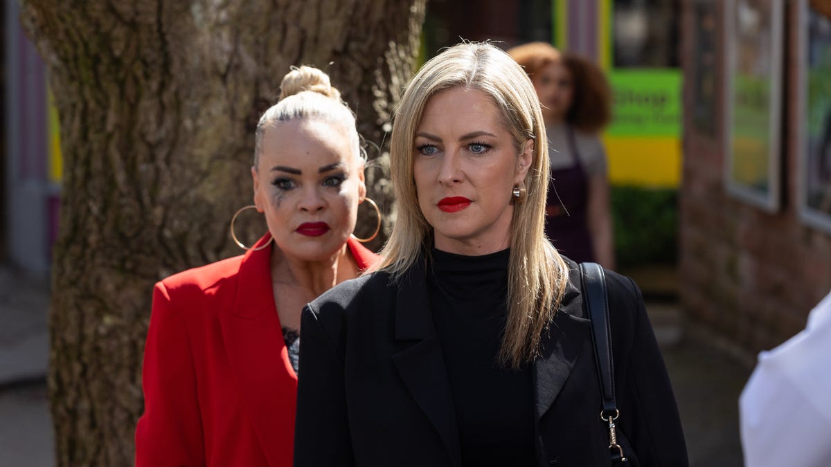 Video player poster image preview for Hollyoaks Soap Scoop! Grace is arrested