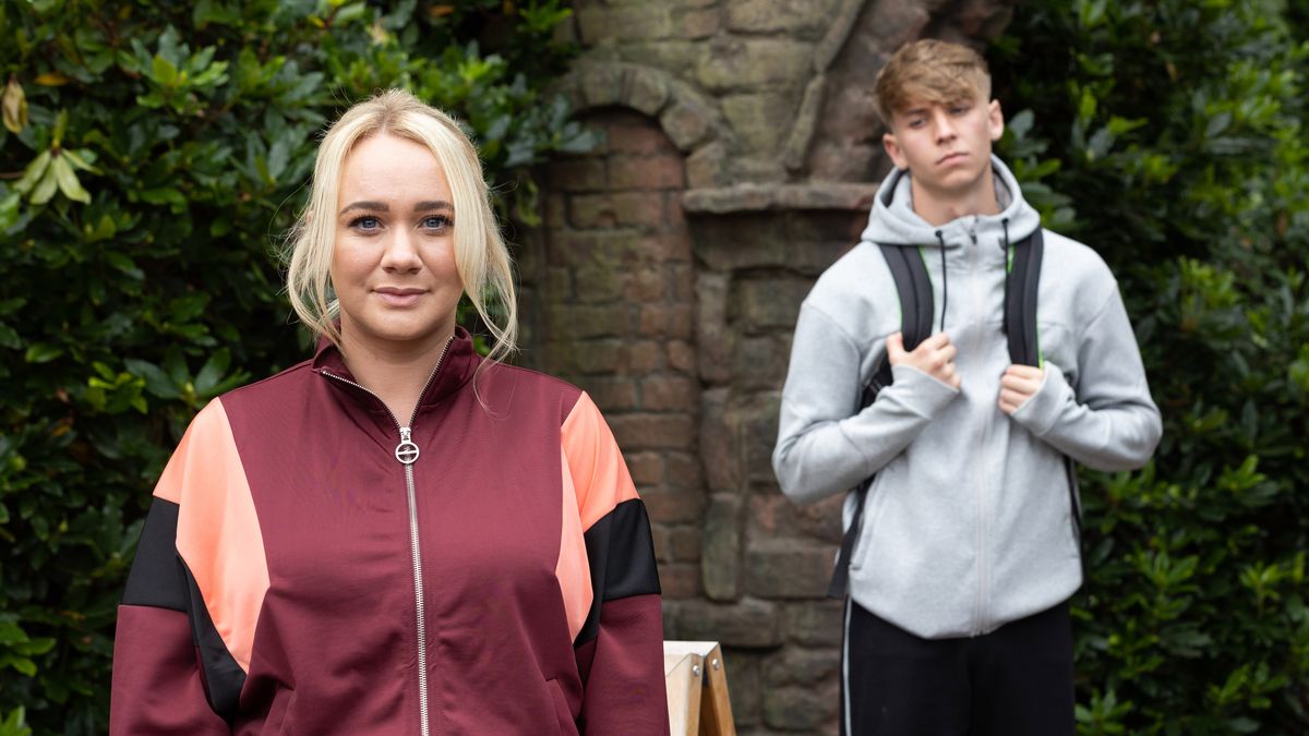 preview for Hollyoaks Soap Scoop! Brooke tries to help Ripley