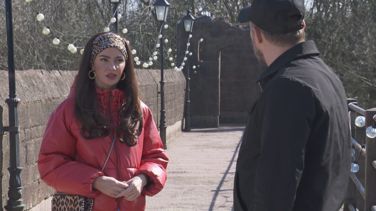preview for Hollyoaks Soap Scoop! Dramatic rescue mission in Banks plot