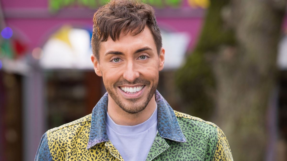 preview for Hollyoaks Soap Scoop! Carter targets Pride