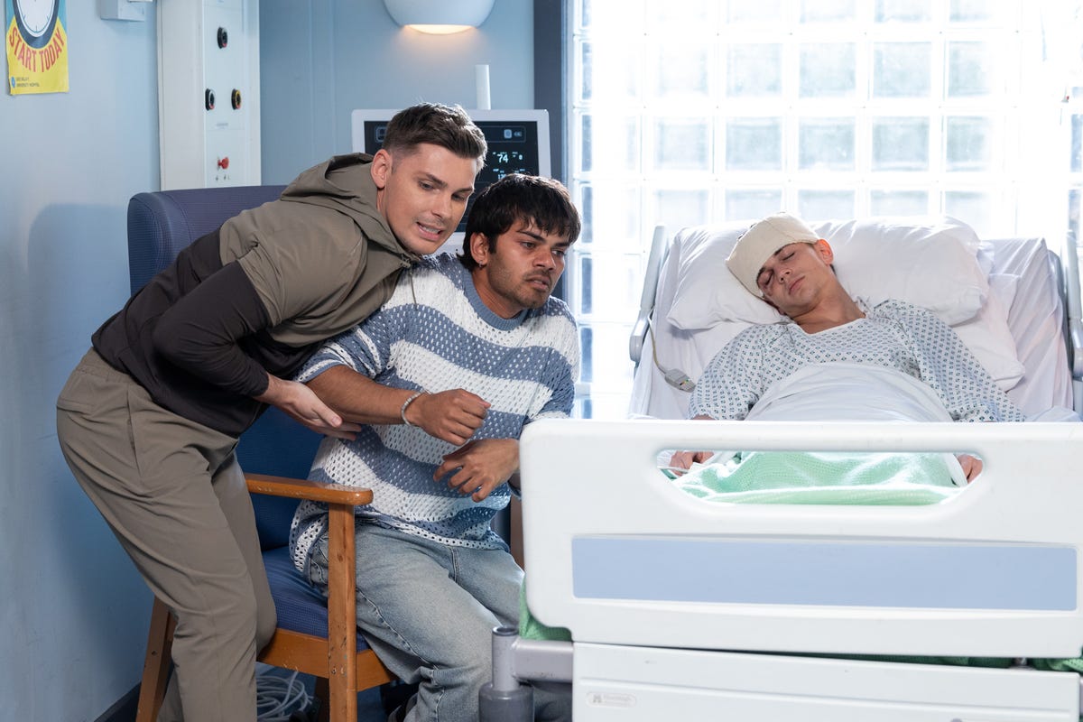 preview for Hollyoaks Soap Scoop! Clare Devine returns