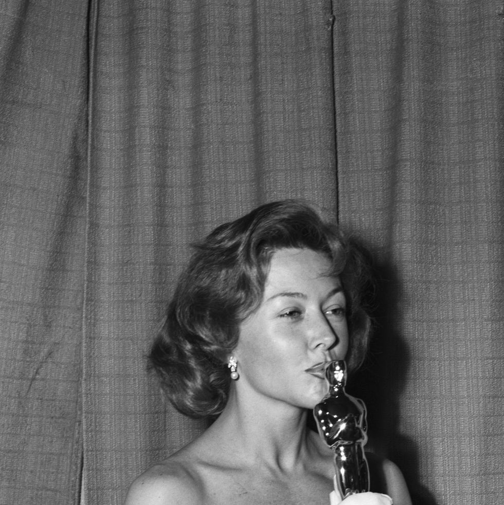 vintage oscars photos, gloria grahame receives oscar award