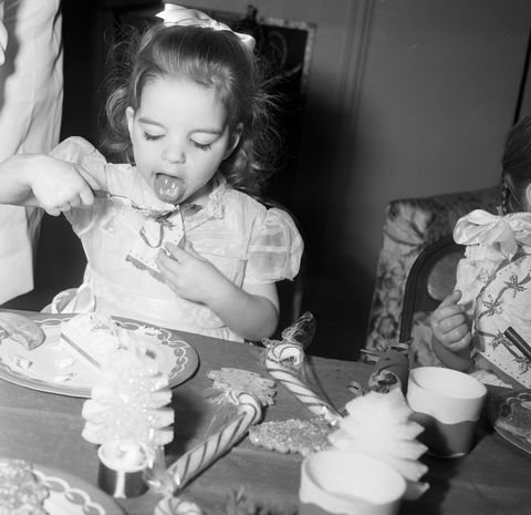 liza minnelli as child eating ice cream