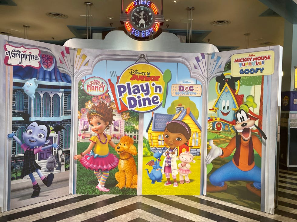 disney character dining
