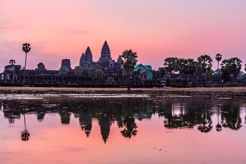 De bron van nationale trots voor Cambodja Angkor Wat vertegenwoordigt de berg Meru de berg Olympus van het hindoestische geloof en het huis van de oude goden