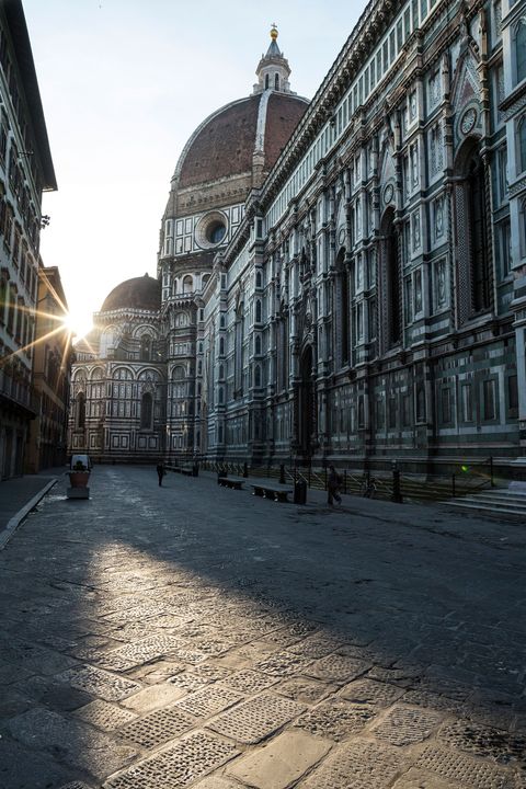 Deze kathedraal torent hoog boven Florence uit met een prachtige renaissancekoepel ontworpen door Filippo Brunelleschi