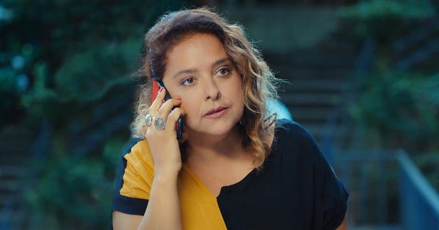 nevin ya sabe que ezgi y Özgür mintieron cuando dijeron que eran novios