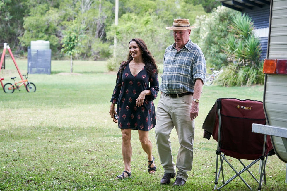 Roo Stewart and Alf Stewart in Home and Away