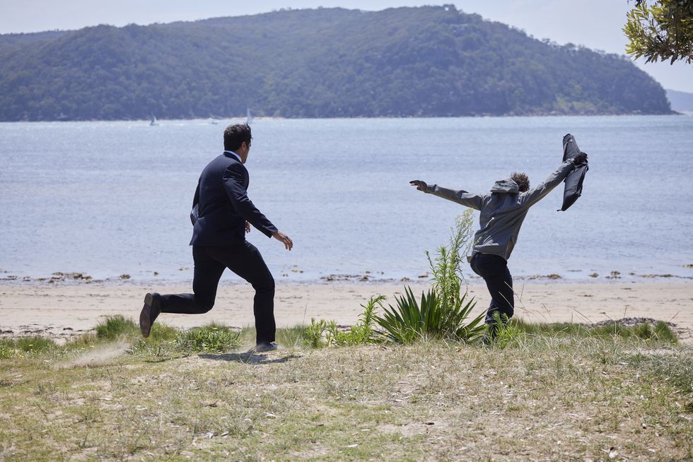 tane parata chases sidney in home and away
