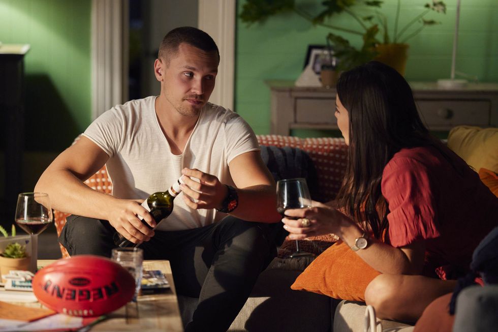 embargo 18102021 logan bennett and mackenzie booth in home and away