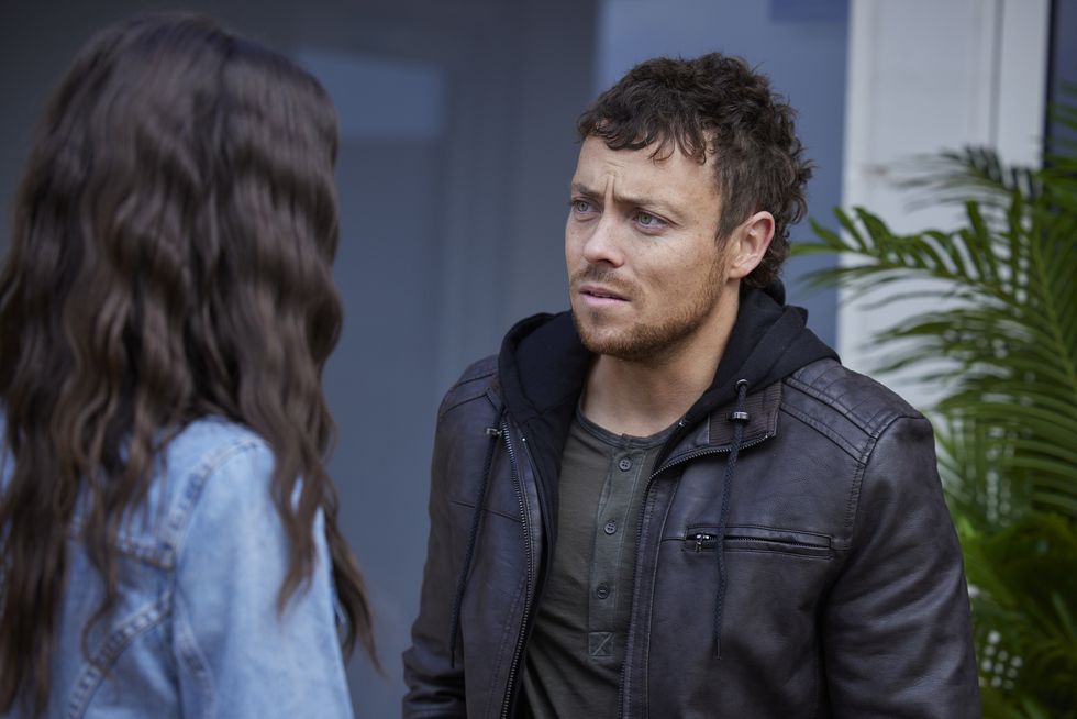 mackenzie booth and dean thompson in home and away