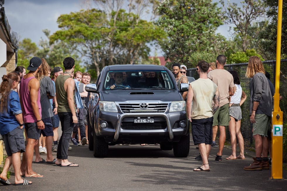 Cash Newman's car is surrounded by River Boys in Home and Away cash newman's car is surrounded by river boys in home and away