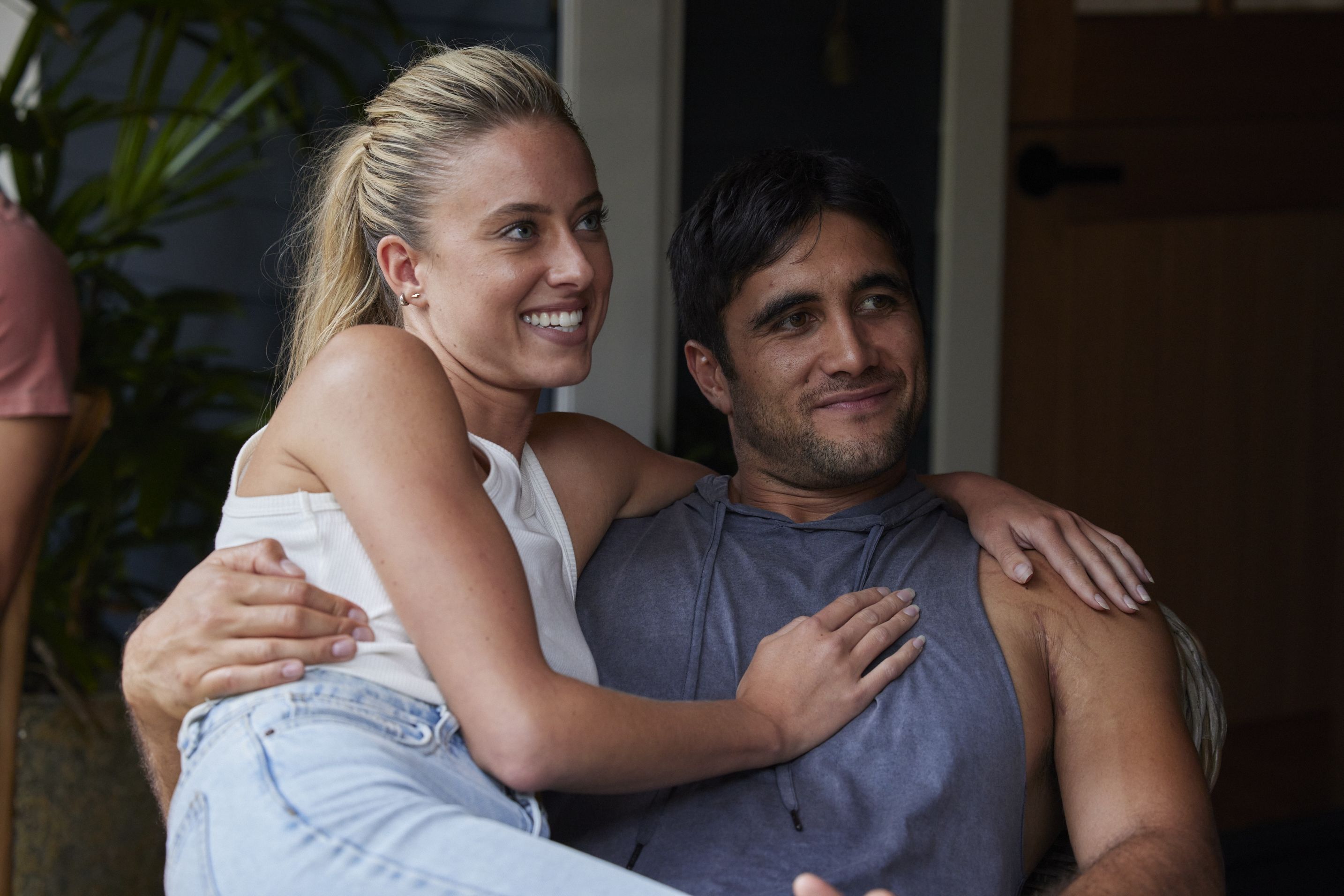 Home and Away's Felicity Newman deceives Tane Parata in new scenes