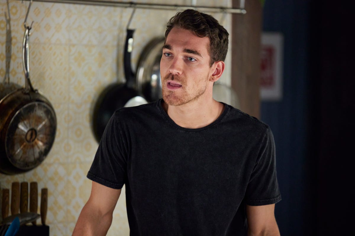 Home and Away spoilers - Xander and Stacey's romance hots up