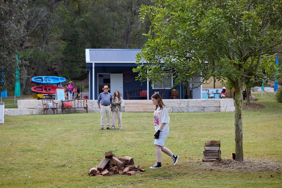 alf and roo stewart watch eliza sherwood work in home and away