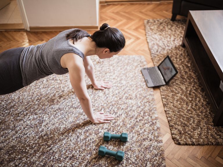 Los mejores ejercicios de abdominales que puedes hacer en casa