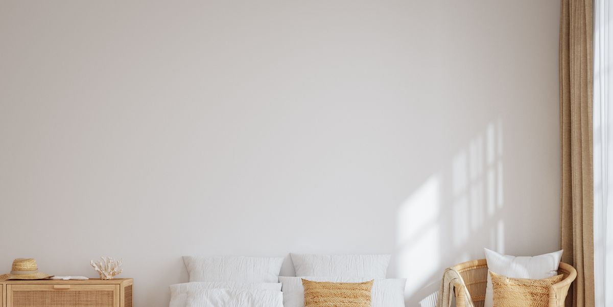 Layering White Bedding in Winter - Cali Girl In A Southern World