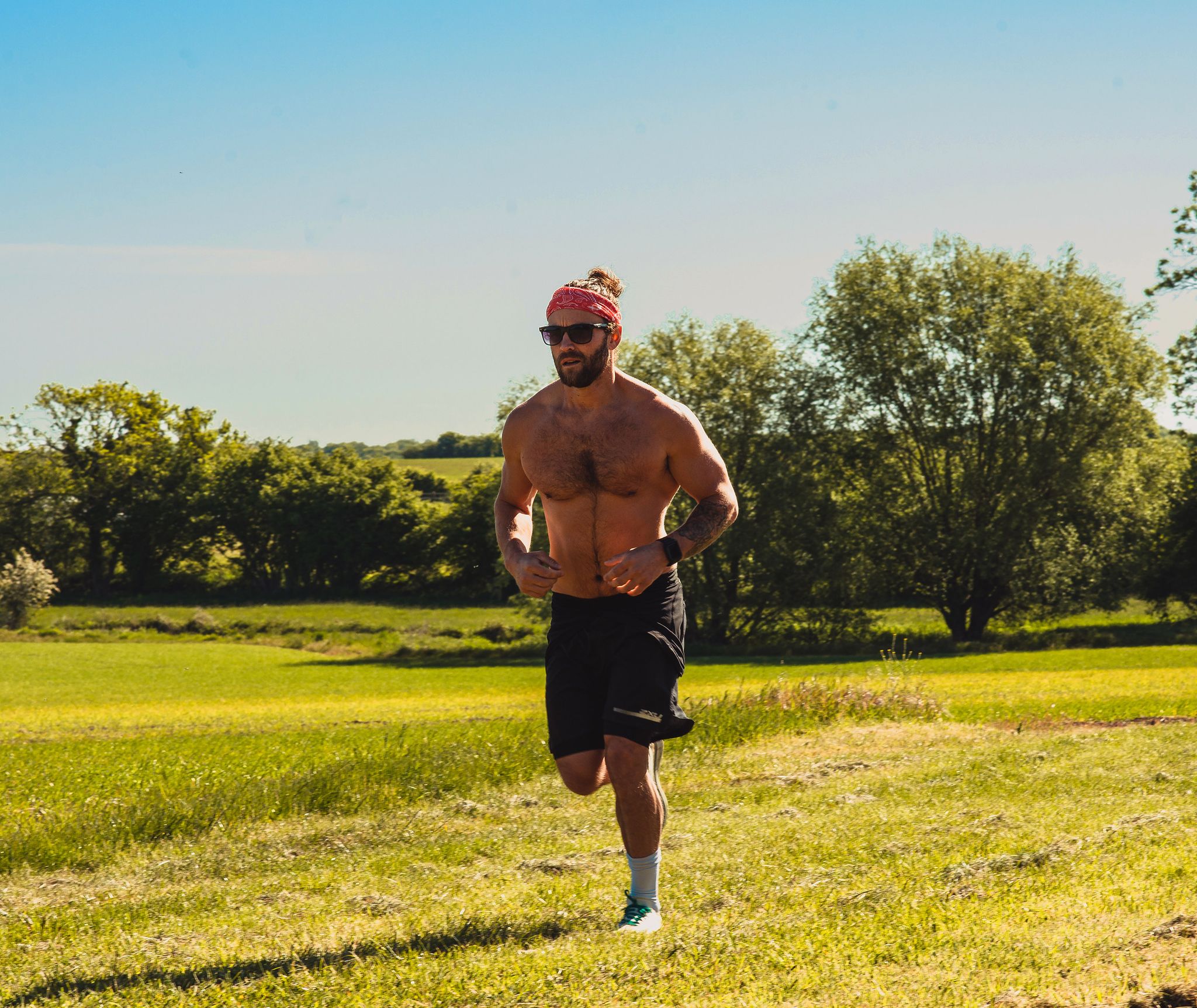 Mammal, People in nature, Shorts, Cap, Active shorts, Plain, Chest, Waist, Muscle, Grassland, 
