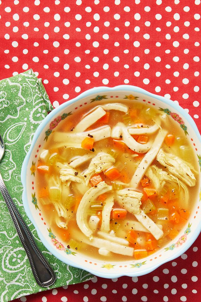 https://hips.hearstapps.com/hmg-prod/images/homemade-chicken-and-noodles-1597679333.jpg?crop=0.432xw:0.899xh;0.323xw,0.101xh&resize=640:*