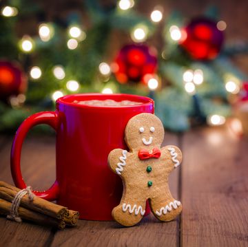 homemade hot chocolate mug and gingerbread cookie on christmas table