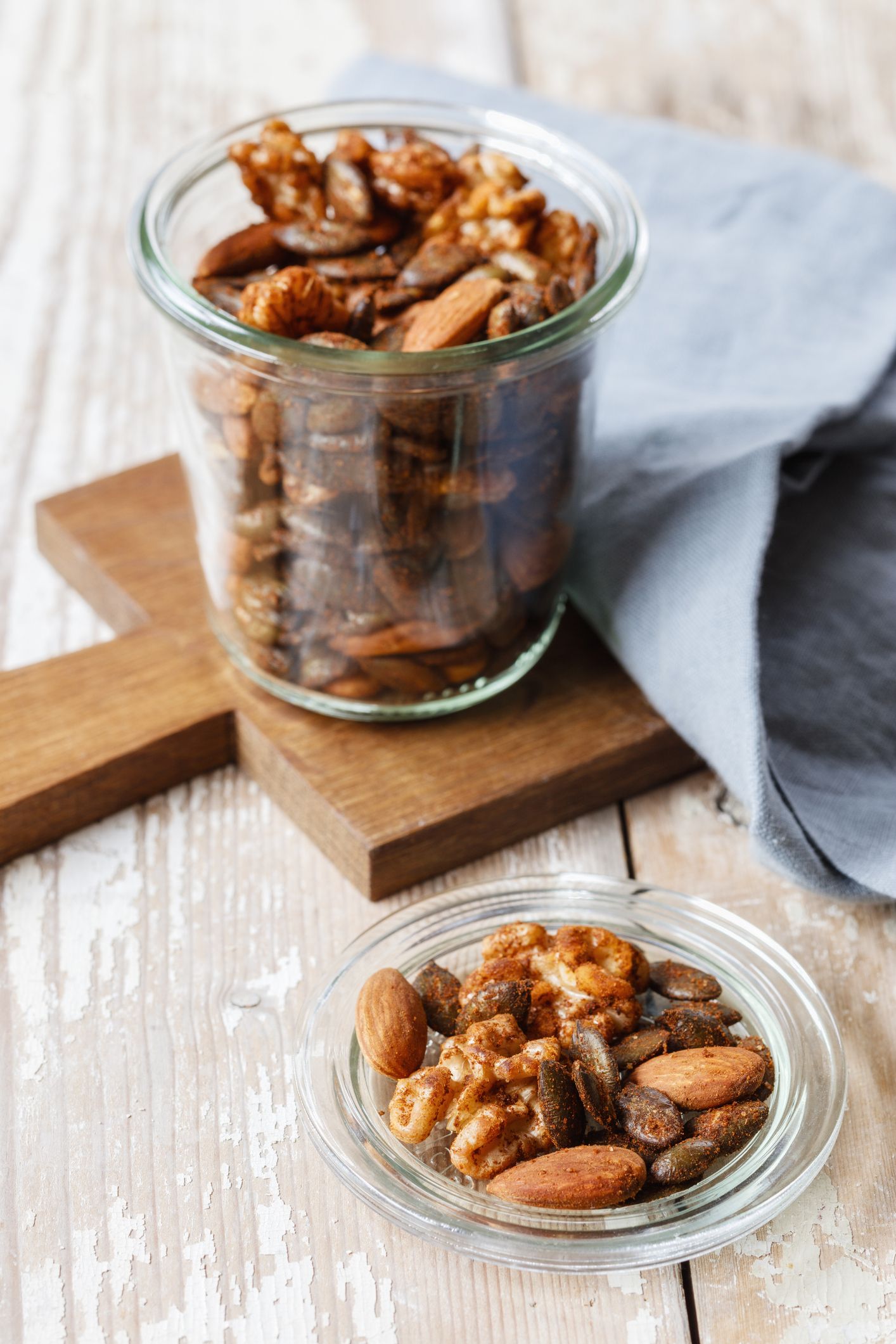 https://hips.hearstapps.com/hmg-prod/images/homemade-roasted-flavored-nuts-almonds-walnuts-and-royalty-free-image-1640715282.jpg