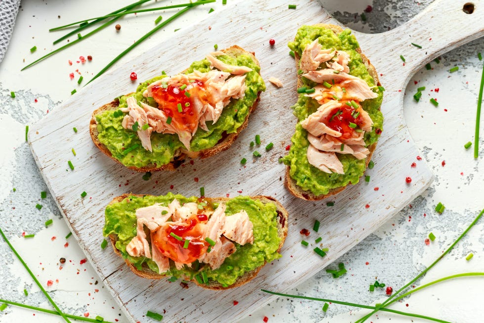 low calorie breakfast salmon avocado toast