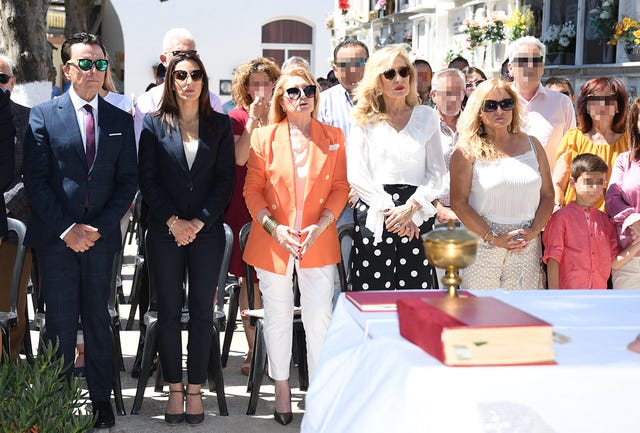 misa por el 13º aniversario de rocio jurado en chipiona, homenaje a rocío jurado, rocío jurado, rosa benito, ortega cano
