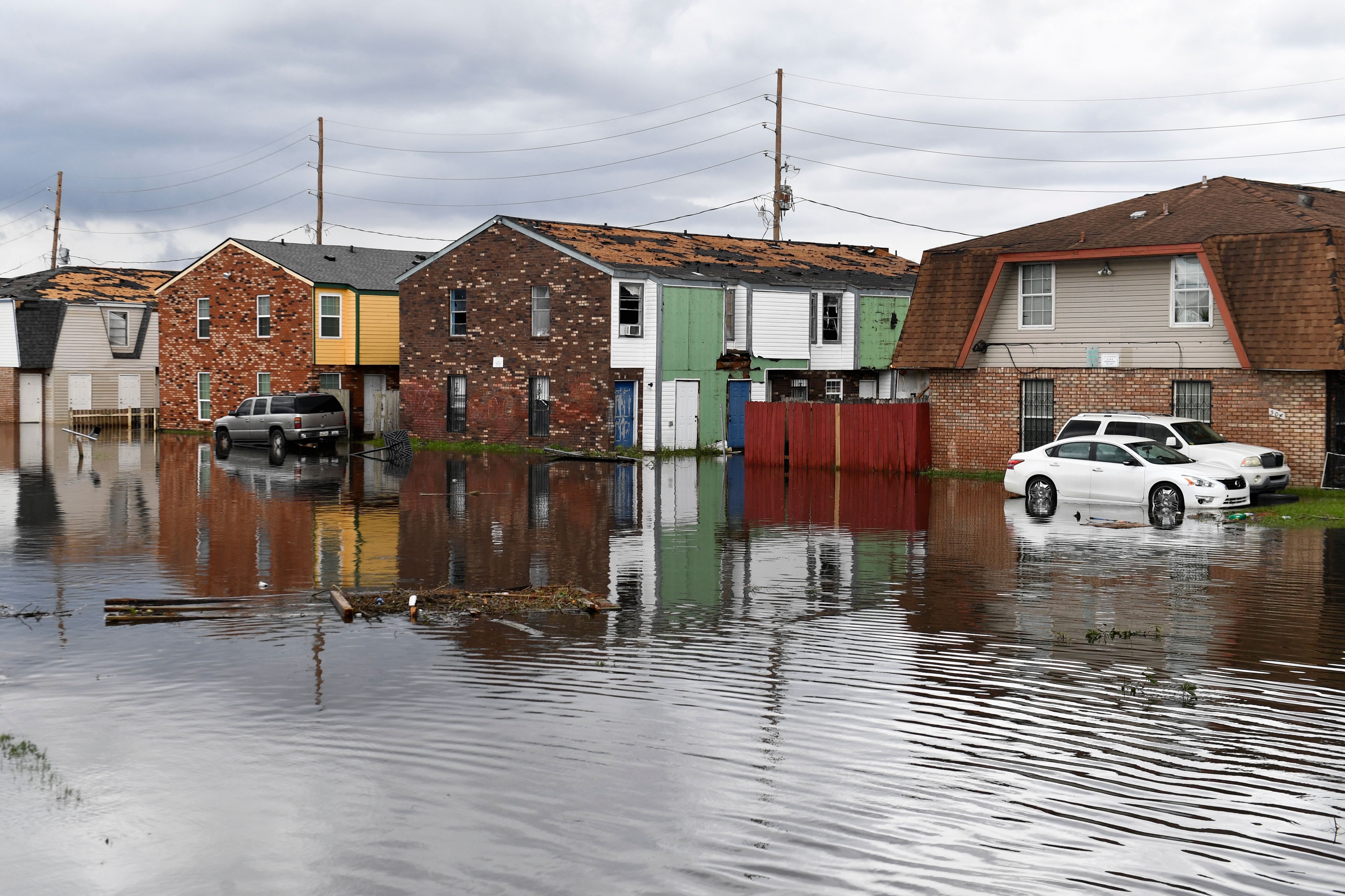 New Orleans Let Cars Park on Median to Avoid Hurricane Ida Damage