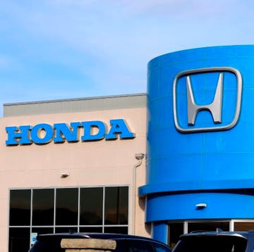 honda auto dealership entrance