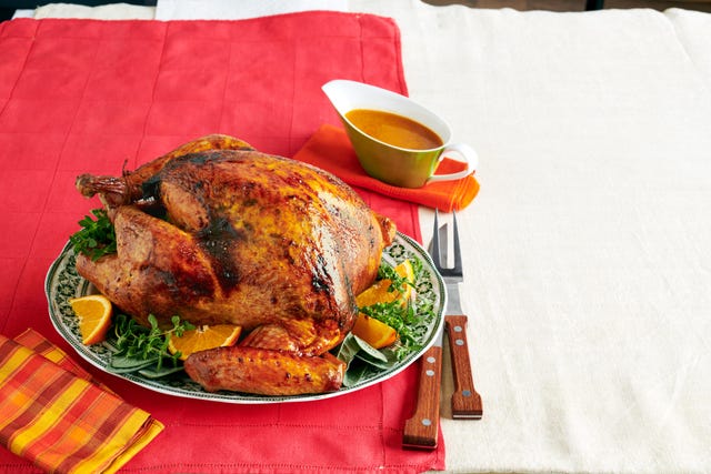 https://hips.hearstapps.com/hmg-prod/images/honey-chipotle-glazed-turkey-with-gravy-recipe-1668706893.jpg?crop=0.625xw:0.938xh;0.0449xw,0.0415xh&resize=640:*