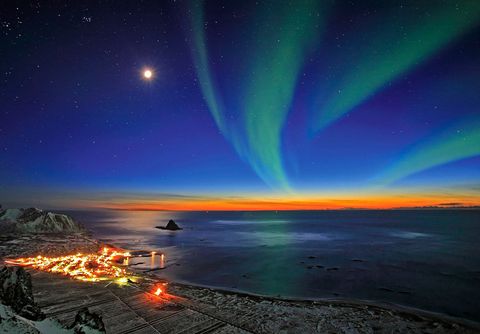 Noorderlicht boven Bleik in Noorwegen De meest voorkomende kleur is groenachtig wit