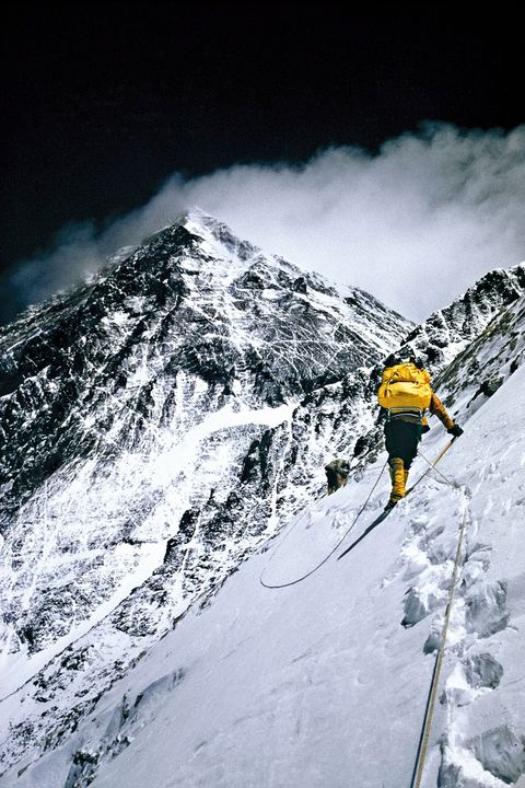 Op 7620 meter hoogte zijn klimmers op weg naar de top