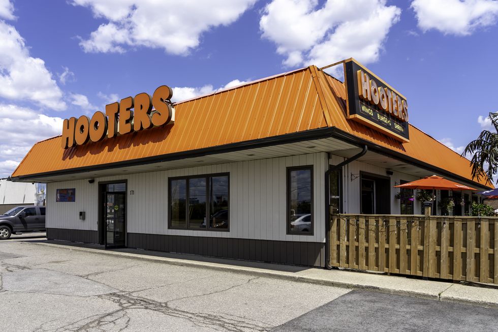 hooters restaurant near pearson airport in mississauga, ontario, canada