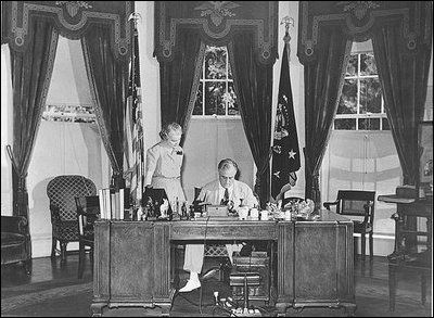 the hoover desk in the oval office of the white house