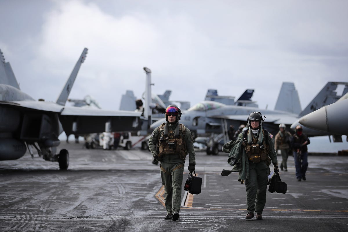 Everything an F A 18 Fighter Pilot Wears in the Cockpit